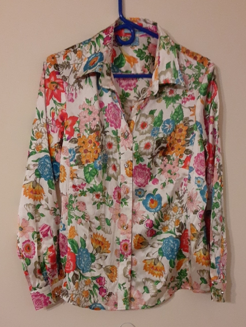 Floral Button-Front Blouse in White with Multicolor Print 97% Silk